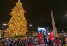 Natale a Roma, acceso l’albero a piazza del Popolo