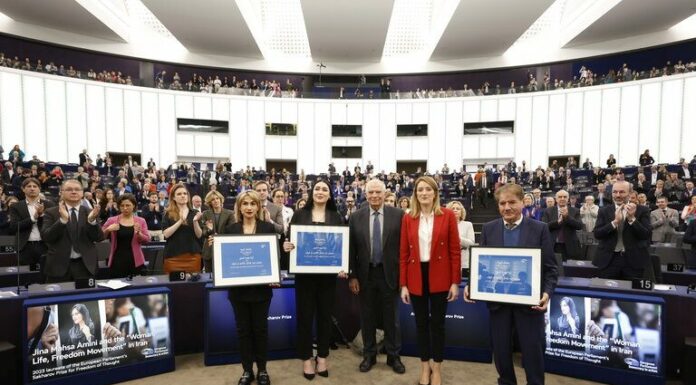 Ue, il Premio Sacharov 2023 a Mahsa Amini e alle manifestanti iraniane