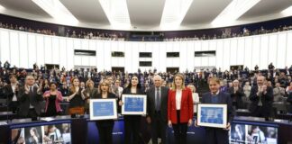 Ue, il Premio Sacharov 2023 a Mahsa Amini e alle manifestanti iraniane