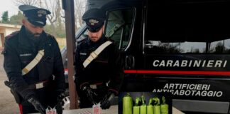 Roma, a Tor Bella Monaca sequestrate 7 bombe carta e 16 petardi