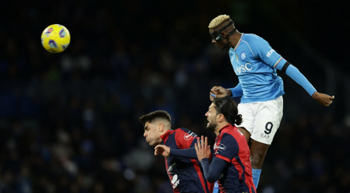 Osimhen e Kvara trascinano il Napoli, 2-1 al Cagliari