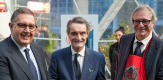 Tutto esaurito per la focaccia di Natale in piazza città di Lombardia