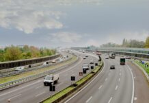 Un 25enne su cinque ammette di distrarsi alla guida