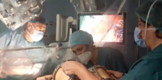 Cremona, chirurgia da sveglio. Paziente suona durante l’intervento