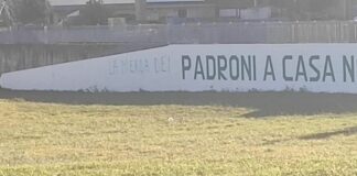 Pontida, scritte spray contro la Lega sul muro del pratone