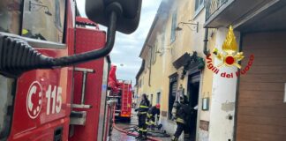 Corbetta, incendio in una ferramenta. Nessuna persona coinvolta