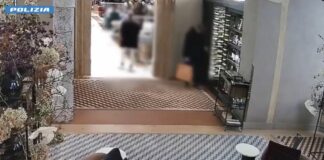 Furti per 450 mila euro in negozi del centro a Milano, 2 arresti