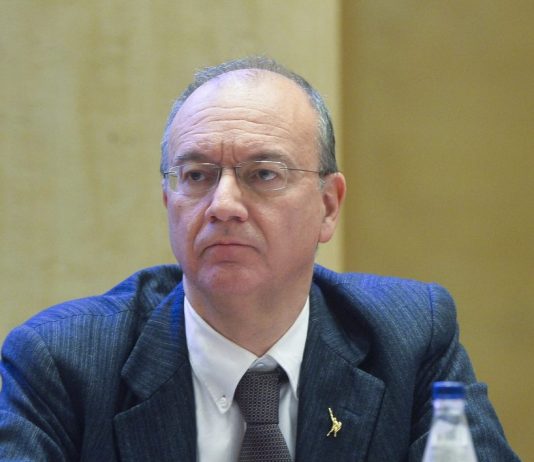 Tricolore, Valditara “Rispetto e cura per la bandiera nelle scuole, rappresenta la nostra storia”