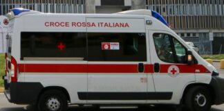 Scontro in galleria a Urbino tra un’ambulanza e un bus, 4 morti