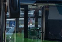 Avvocata accoltellata sul bus a Napoli, l’aggressore si è suicidato in ospedale