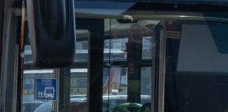 Avvocata accoltellata sul bus a Napoli, l’aggressore si è suicidato in ospedale