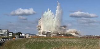 Abbattuto l’ecomostro di Torre Melissa costruito dalla ‘Ndrangheta