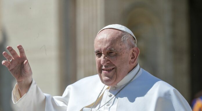 Papa Francesco “Preghiamo per la pace in tutto il mondo”