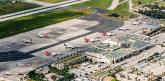 A Malta-Catania flight delayed after the arrest of two passengers