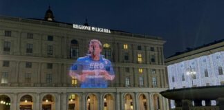 Palazzo Regione Liguria si illumina in ricordo di Gianluca Vialli