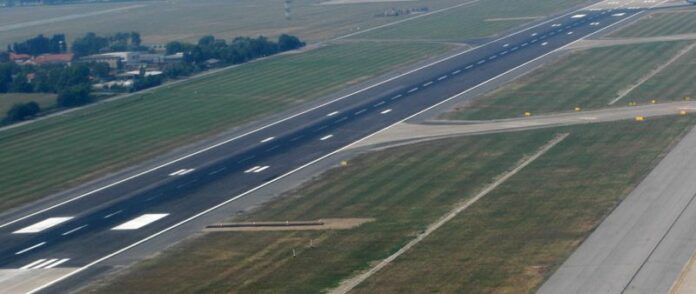 PANORAMICHE, PISTA DI ATTERRAGGIO DELL'AEROPORTO DI LINATE
