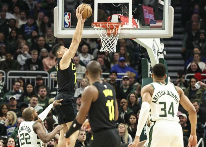 (SP)U.S.-MILWAUKEE-BASKETBALL-NBA-JAZZ VS BUCKS