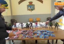 Sequestrati 75 mila giocattoli contraffatti a Napoli, una denuncia
