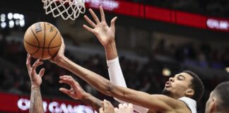 Prima tripla doppia per Wembanyama in Nba, Spurs vincono a Detroit