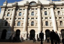 Piazza Affari chiude in rialzo, Ftse Mib +0,73%