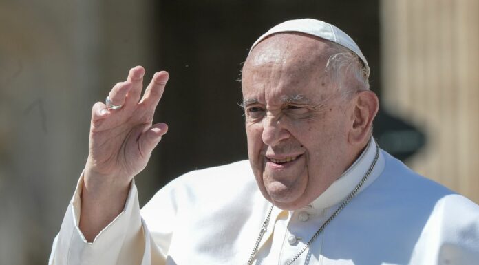 Papa Francesco “La guerra è un crimine contro l’umanità, educare alla pace”