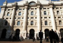 Piazza Affari chiude in calo, Ftse Mib -0,47%