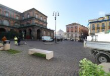Rimosso parcheggio abusivo in area che costeggia Palazzo Reale a Napoli