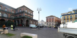 Rimosso parcheggio abusivo in area che costeggia Palazzo Reale a Napoli