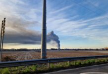 In fiamme capannone azienda Cavenago Brianza,sindaco “Chiudete finestre”