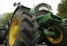 Protesta di agricoltori nell’Agrigentino, trattori in corteo