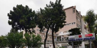 Donna picchiata dal marito, figlio 16enne tenta di darsi fuoco