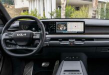 Con 4screen di Kia si accede ai servizi disponibili lungo il tragitto