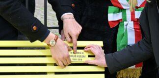 Firenze, intitolata panchina gialla a Giulio Regeni