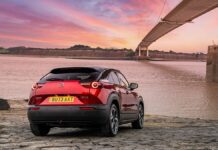 Mazda MX-30 e-Skyactiv R-EV è l’ibrida plug-in dell’anno per “What Car?”