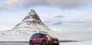 Mini presenta la nuova Countryman S All4 in allestimento JCW