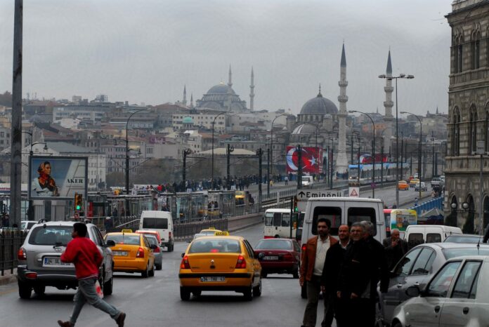 ISTANBUL PONTE DI GALATA MOSCHEE MINARETI