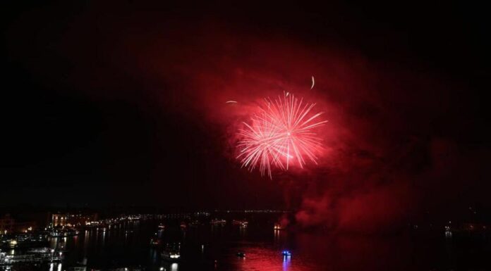 Musica e fuochi d’artificio per l’arrivo del nuovo anno