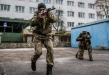 Sale a 13 il bilancio delle vittime nel raid a Damasco