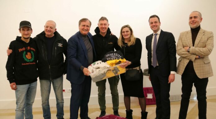 Dai tifosi della Curva Sud del Venezia capi di abbigliamento per i bisognosi