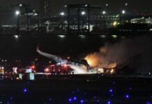 Aereo in fiamme a Tokyo dopo l’impatto con un altro velivolo. Cinque morti