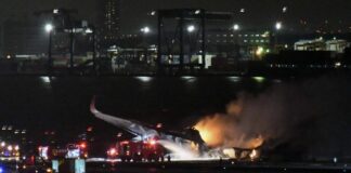 Aereo in fiamme a Tokyo dopo l’impatto con un altro velivolo. Cinque morti