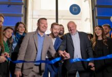 myPOS arriva a Napoli con un nuovo showroom e viaggia in taxi