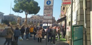 Catania, uomo colto da malore durante uscita Carrozza del Senato
