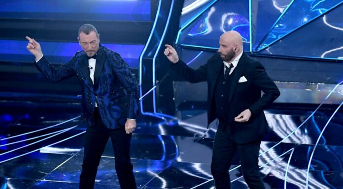 A Sanremo l’emozione di Allevi. Si balla con Travolta, Geolier in testa