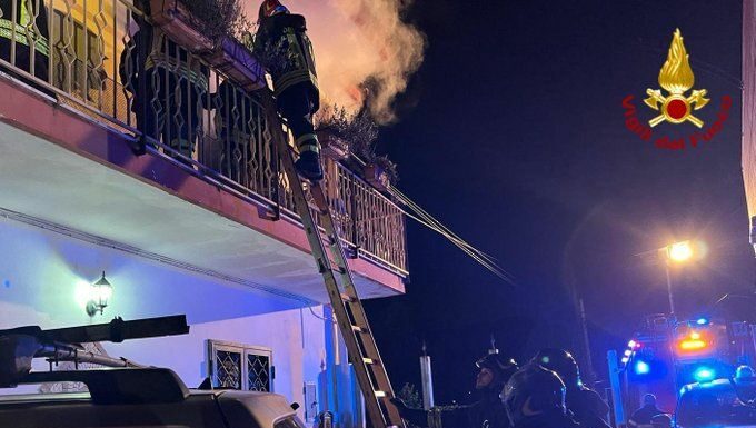 Esplosione in un appartamento nel Napoletano, muore coppia di anziani