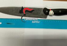 Insegue ex moglie armato di coltelli, 38enne arrestato nel Napoletano