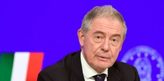 Auto, Urso “Monitoreremo che le risorse vadano in produzioni italiane”