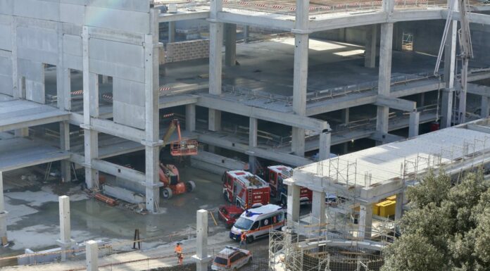 Crollo in cantiere supermercato a Firenze, sale a 4 bilancio vittime