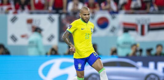 Dani Alves could return to play for his Portuguese team