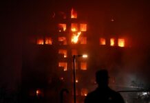 Spagna, incendio divora grattacielo a Valencia. Almeno 10 morti